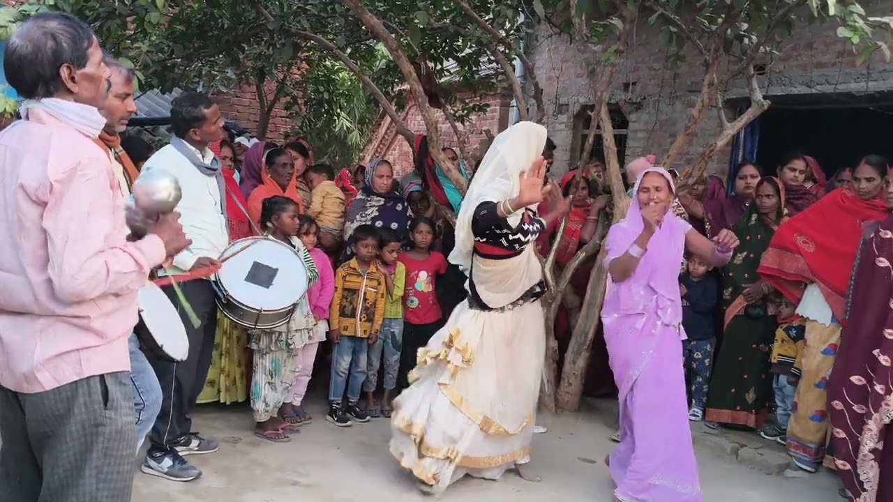 बैंड बाजा 🥁 बेदर्दी दगा देके चलेंगे गाने की धुन पर खूबसूरत म्यूजिक पर जोरदार डांस 