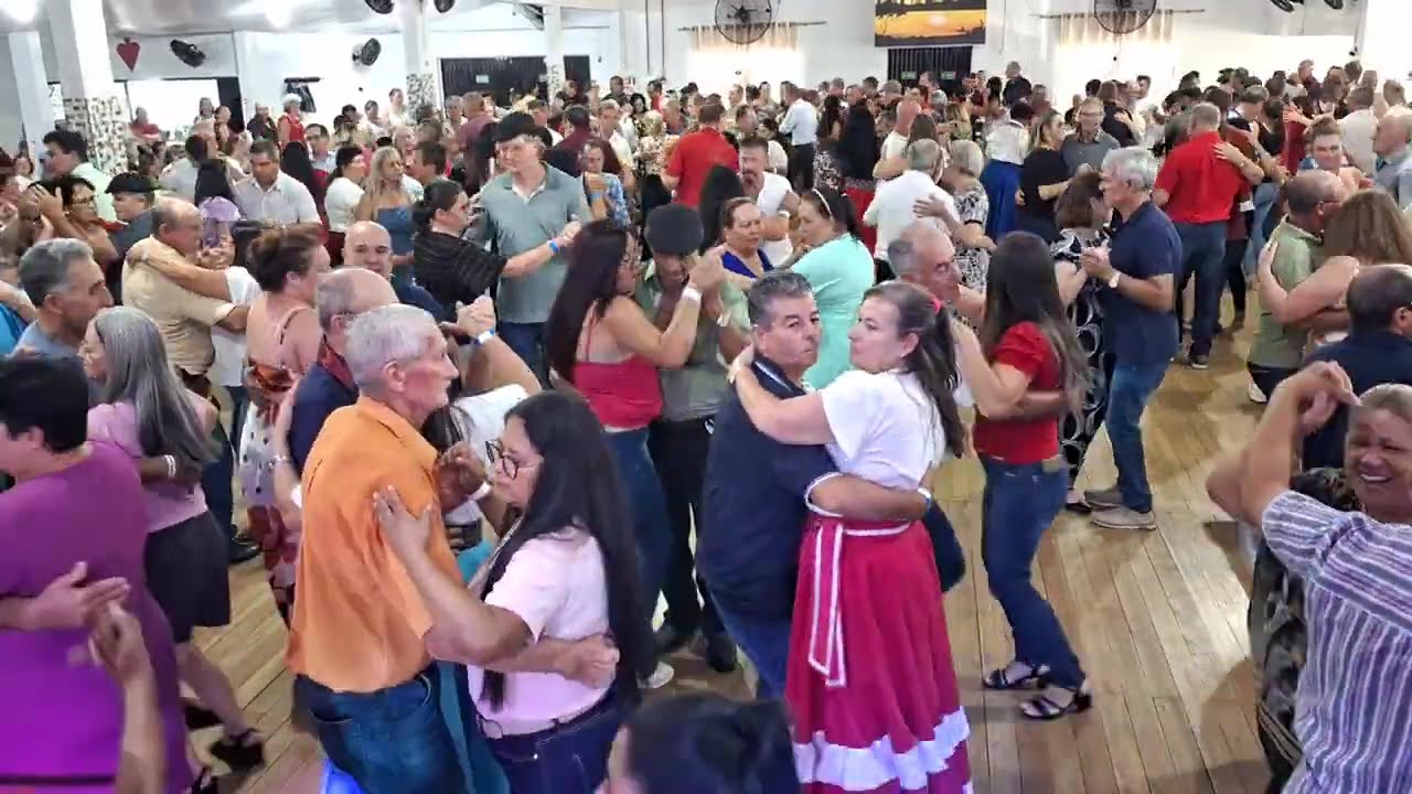 Muita dança no clube Rancho Alegre em laranjeiras do sul No Paraná(com marcos e margarida)