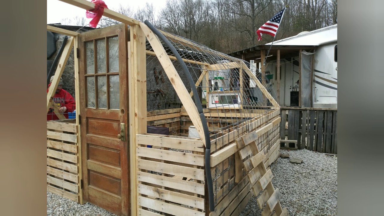 PART ONE OF GREENHOUSE BUILD / pallet and cattle panel greenhouse