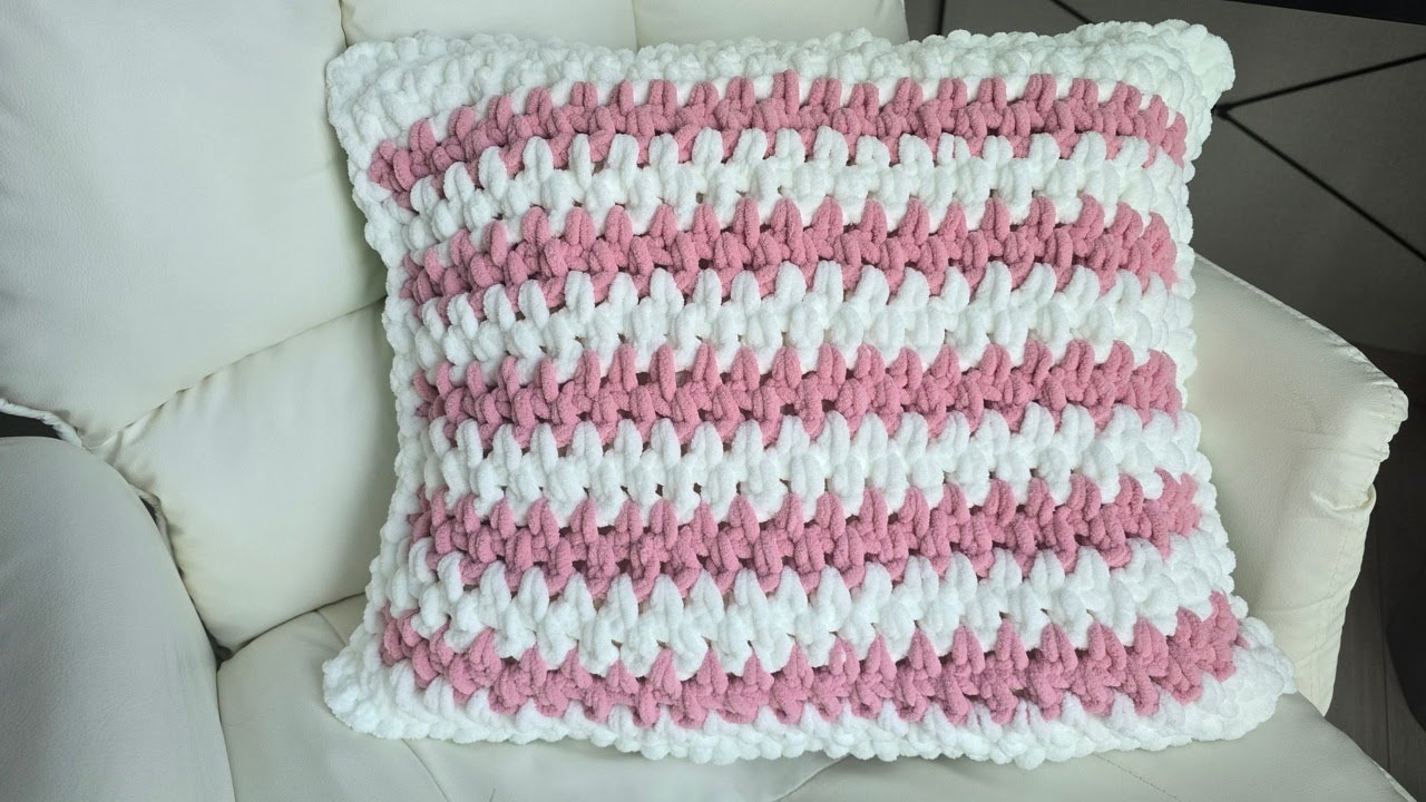 Fluffy crochet pillow | easy crochet tutorial