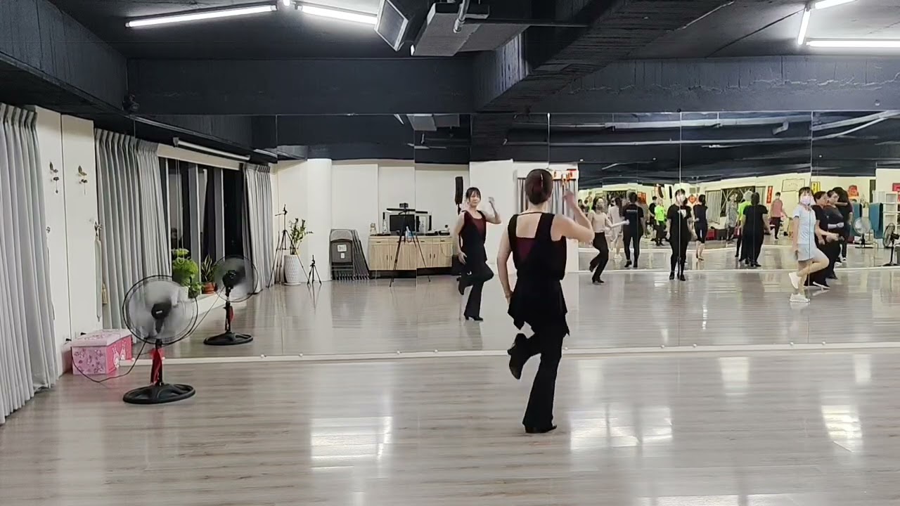 風會來花會開