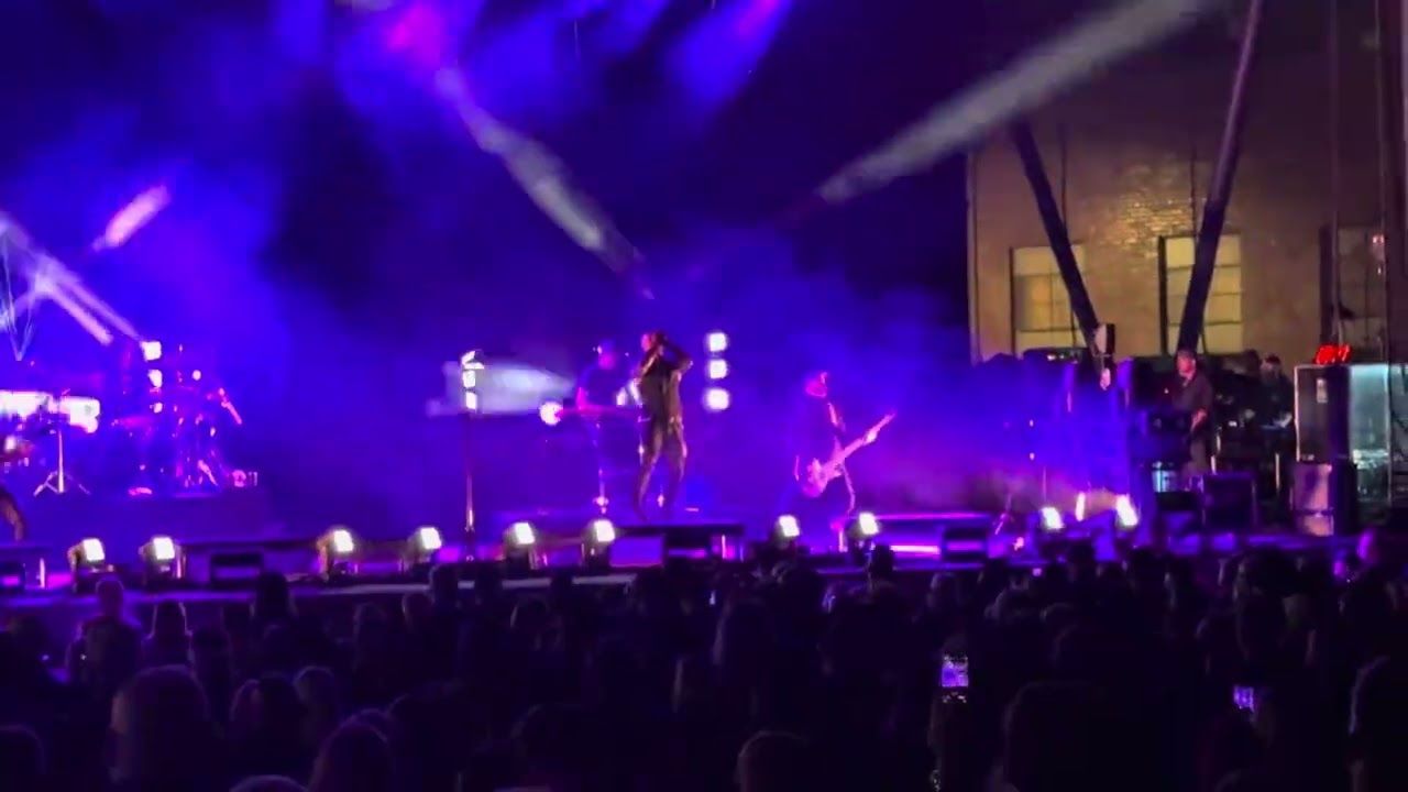 Daughtry performs &ldquo;Terrified&rdquo; Live in Charlotte NC 10-17-25