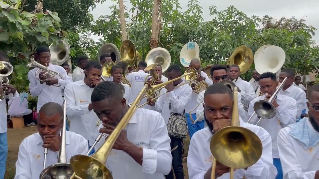 Fago maman ngandu à mbanza-nzambi avant culte séance de la répartition.