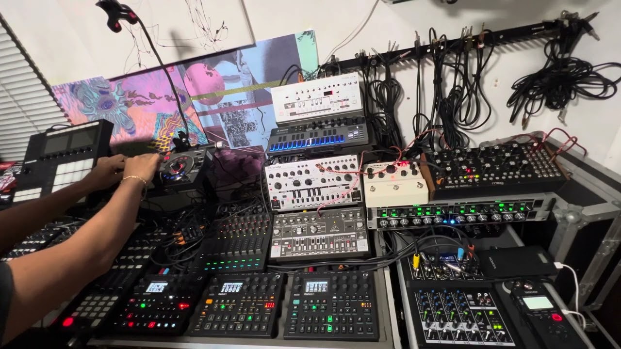 19 JAM TECHNO MOOG MOTHER 32