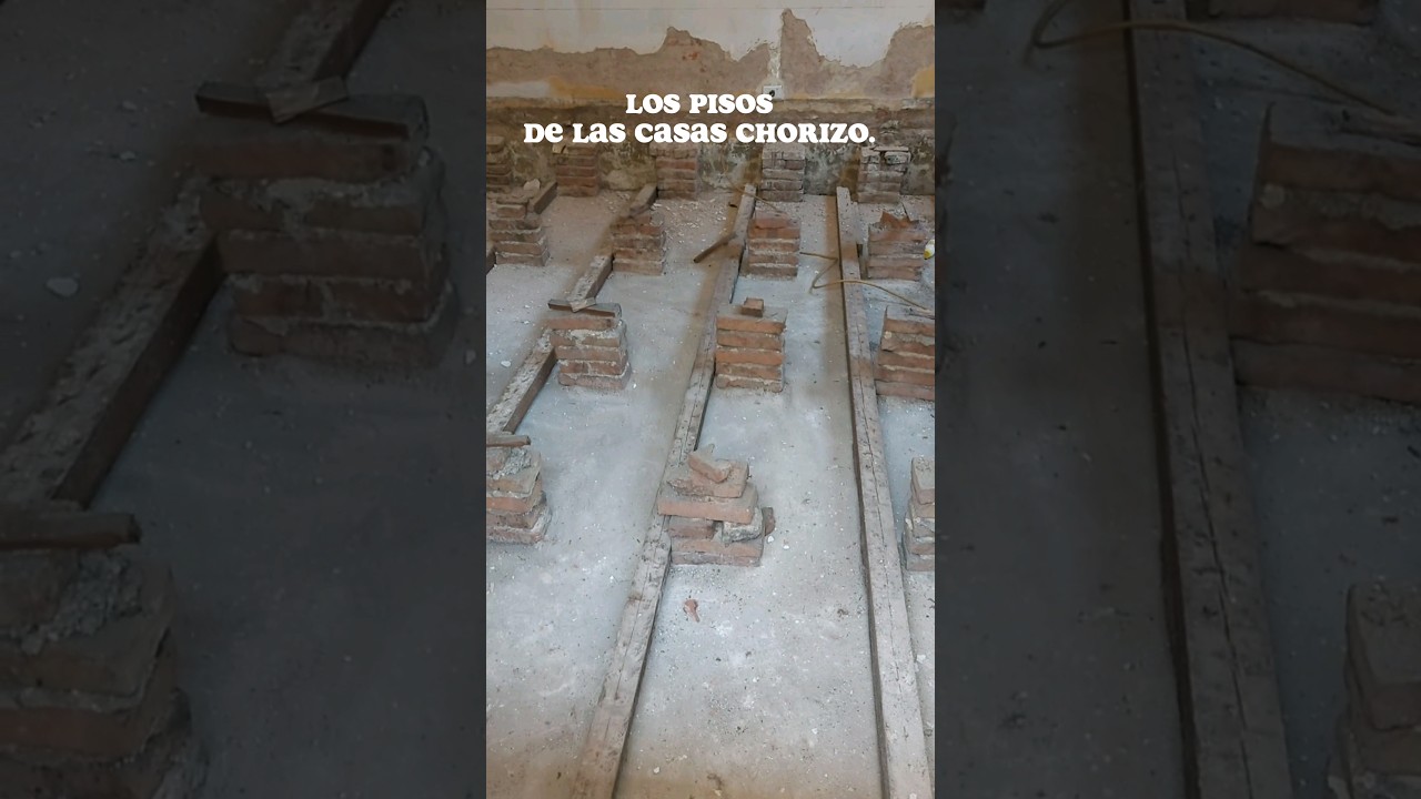 Los pisos de pinotea en las casas chorizo.