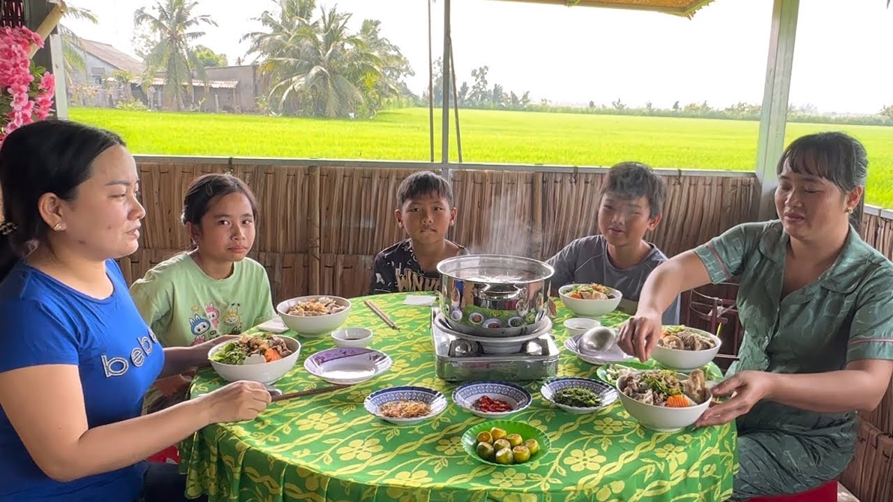 Nhìn Tô Trọn Vị Trí Món Ăn Nóng Hỏi Giàu Cảm Xúc.