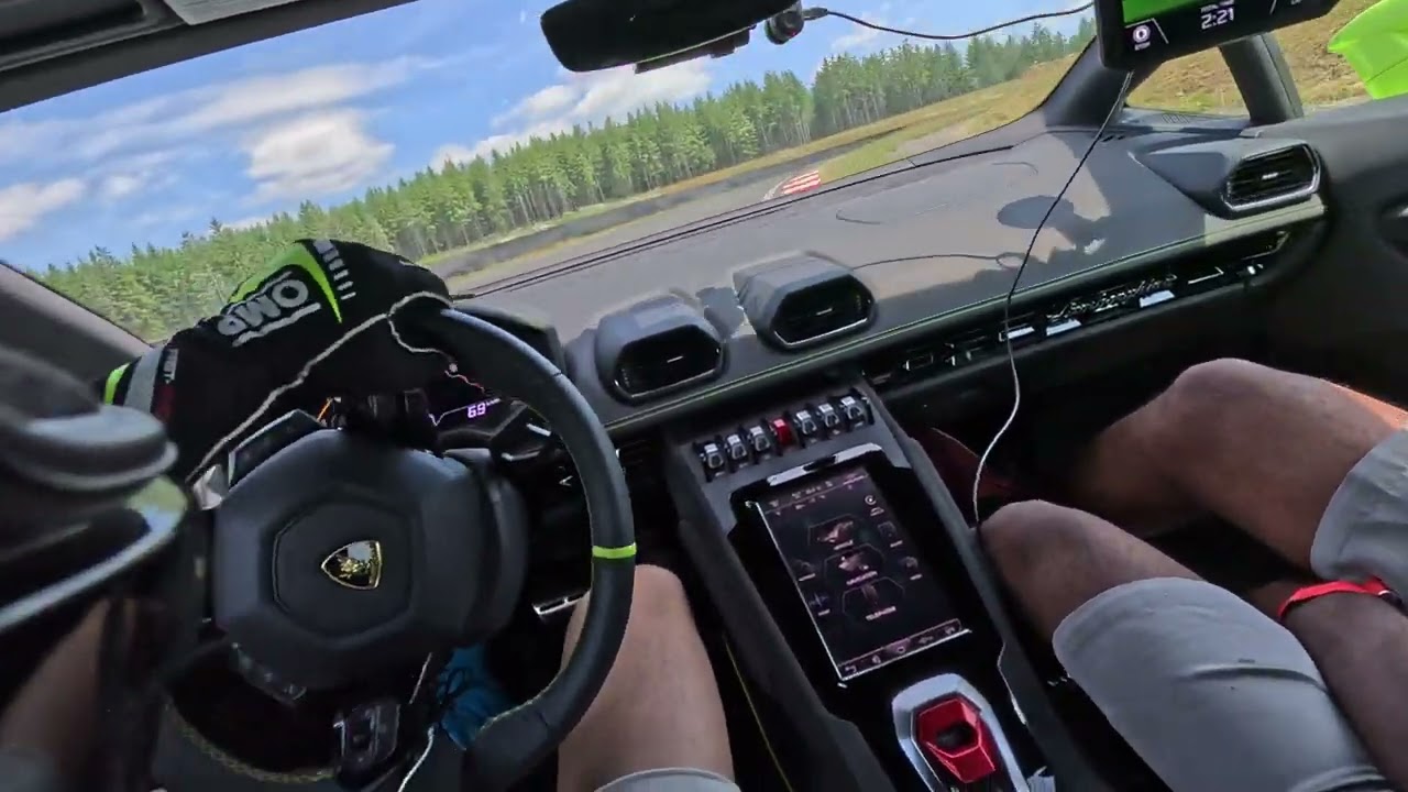 VIMC - Lamborghini Huracan Tecnica on track