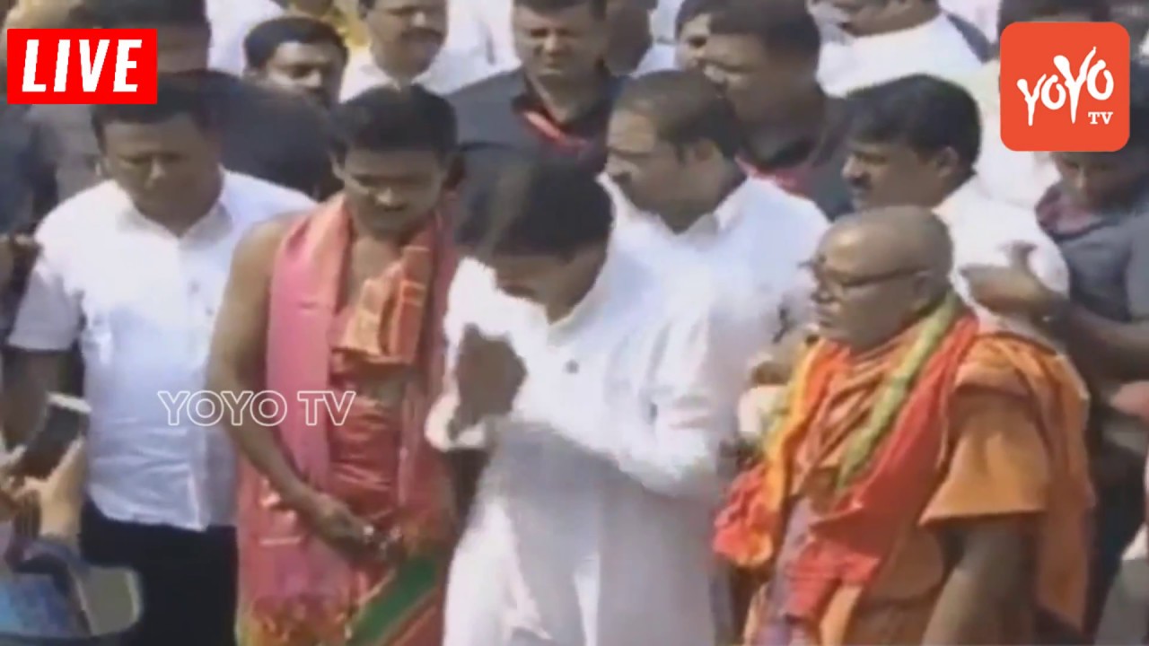 Priests Take Photos with Pawan Kalyan At Ananthapur Janaseana Party Meeting  | YOYO TV Channel