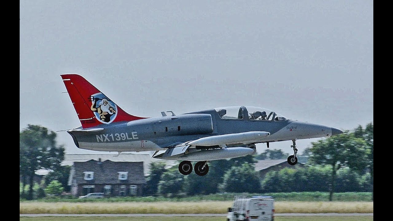 T&G-ARR-DEP, Aero L39 Albatros, NX139LE, Skyline Aviation, Volkel