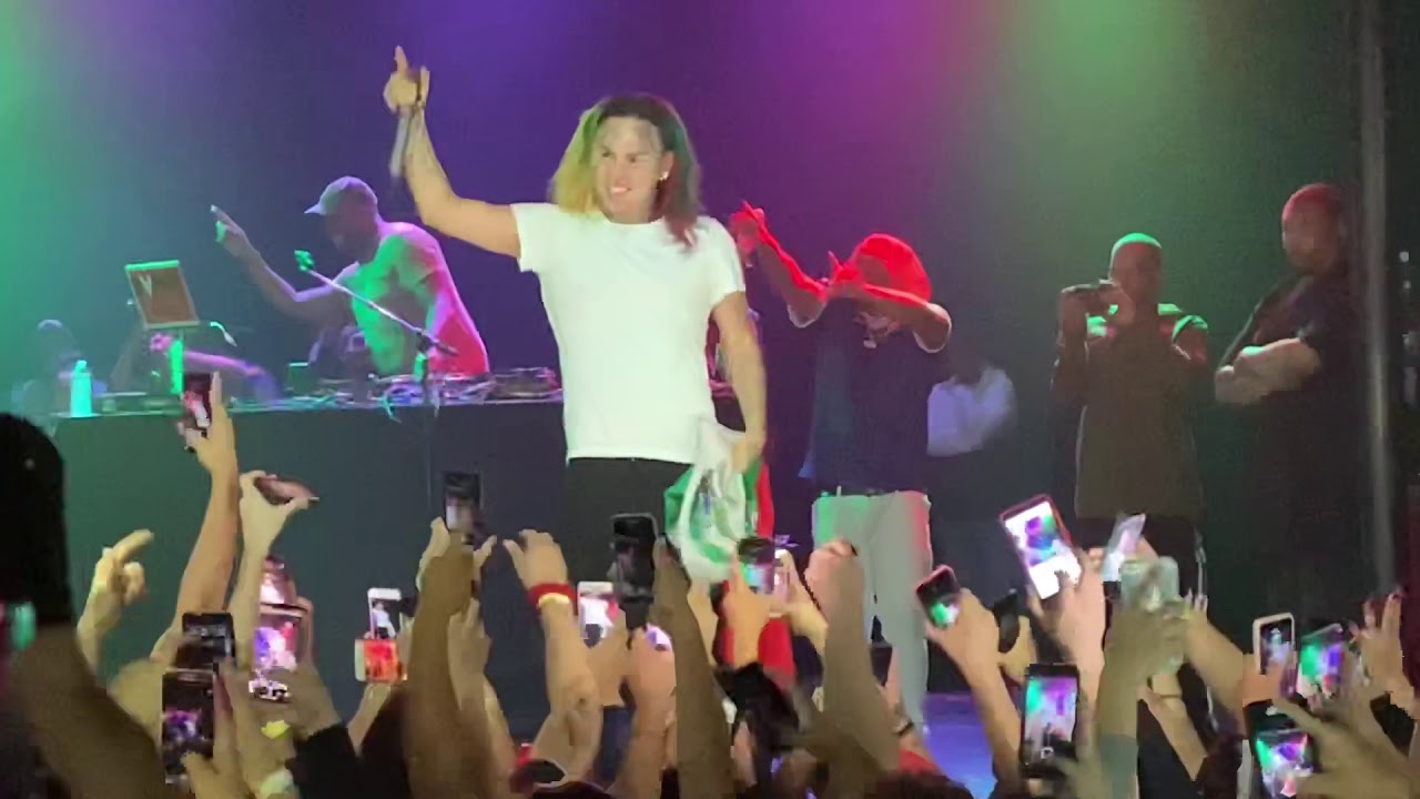 6ix9ine performance in Santa Ana CA Observatory