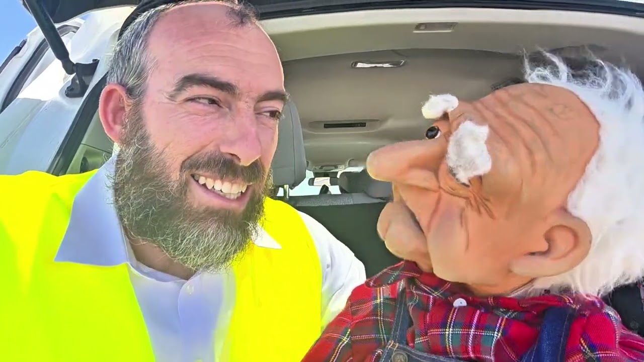 ר'שרגי ופישל תקועים באמצע כביש 1 בלי דלק בערב שבת הסרטון המלא
