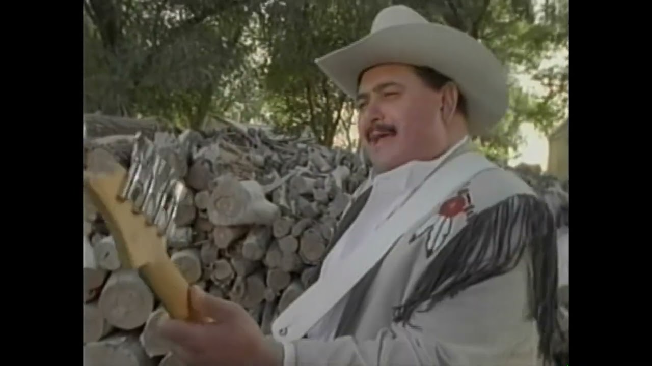 Los Huracanes del Norte - Quiero Que Amarres tu Perro [Video Oficial]