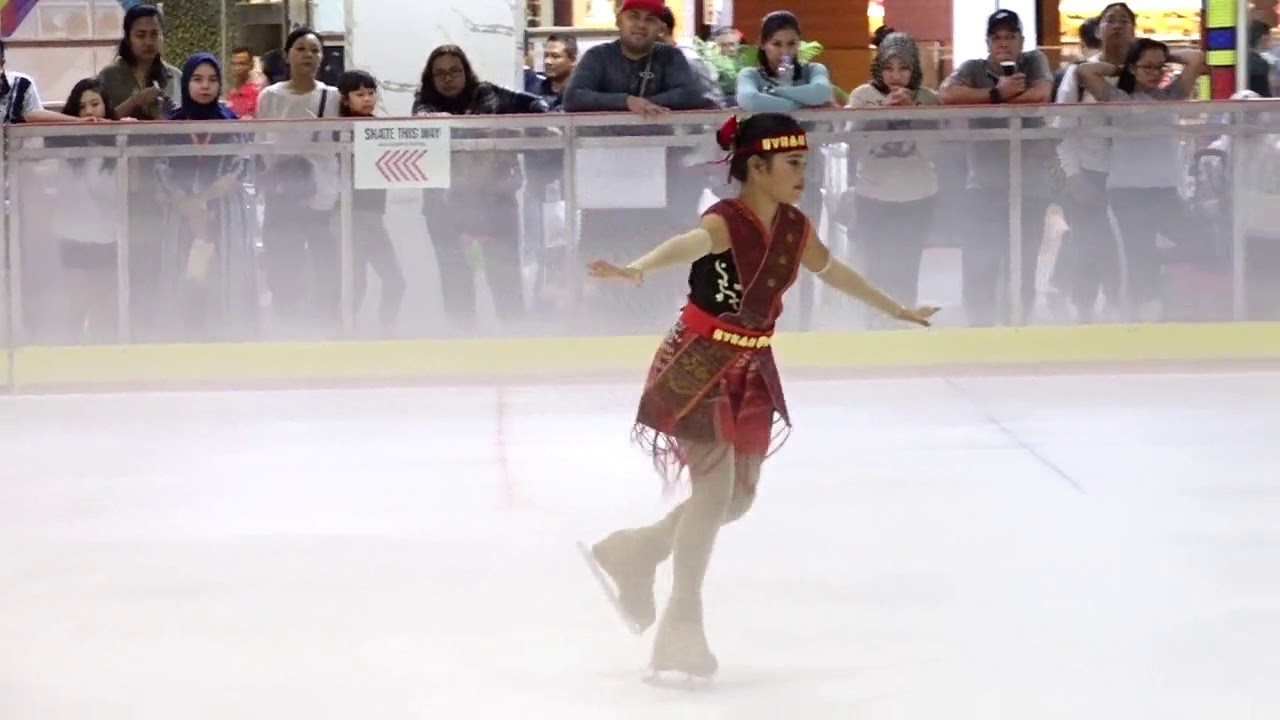 Hillary Rajagukguk lomba ice skating di AEON  mall Garden City, gold medal part#1