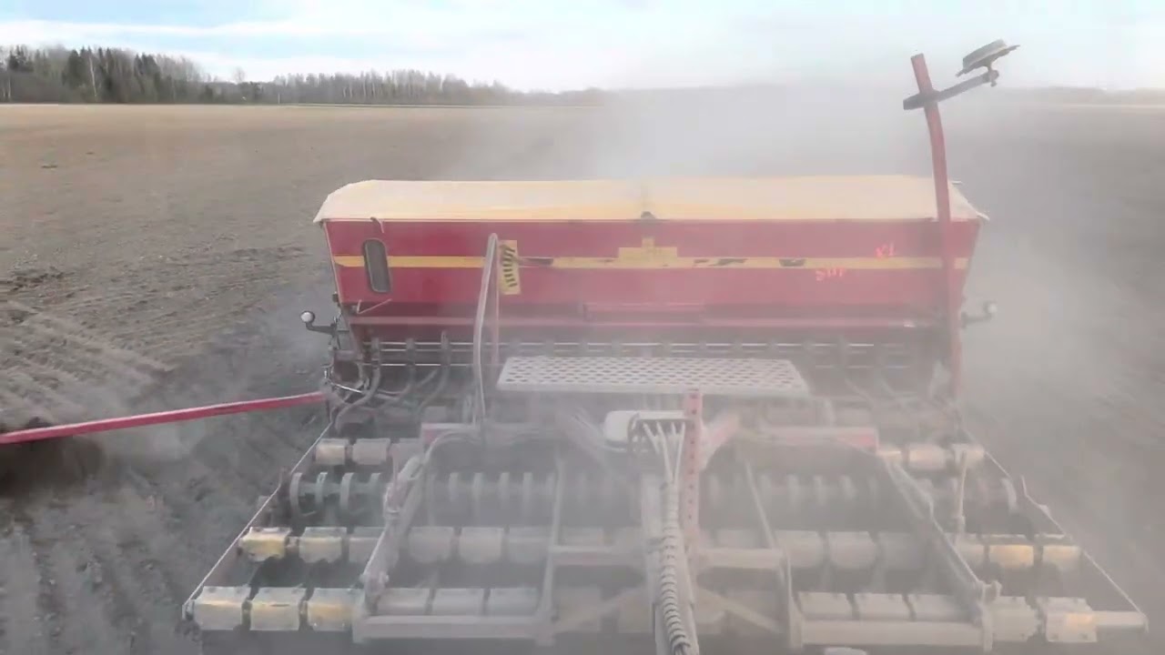 John Deere 6930 with Vaderstad Rapid Super XL 400C