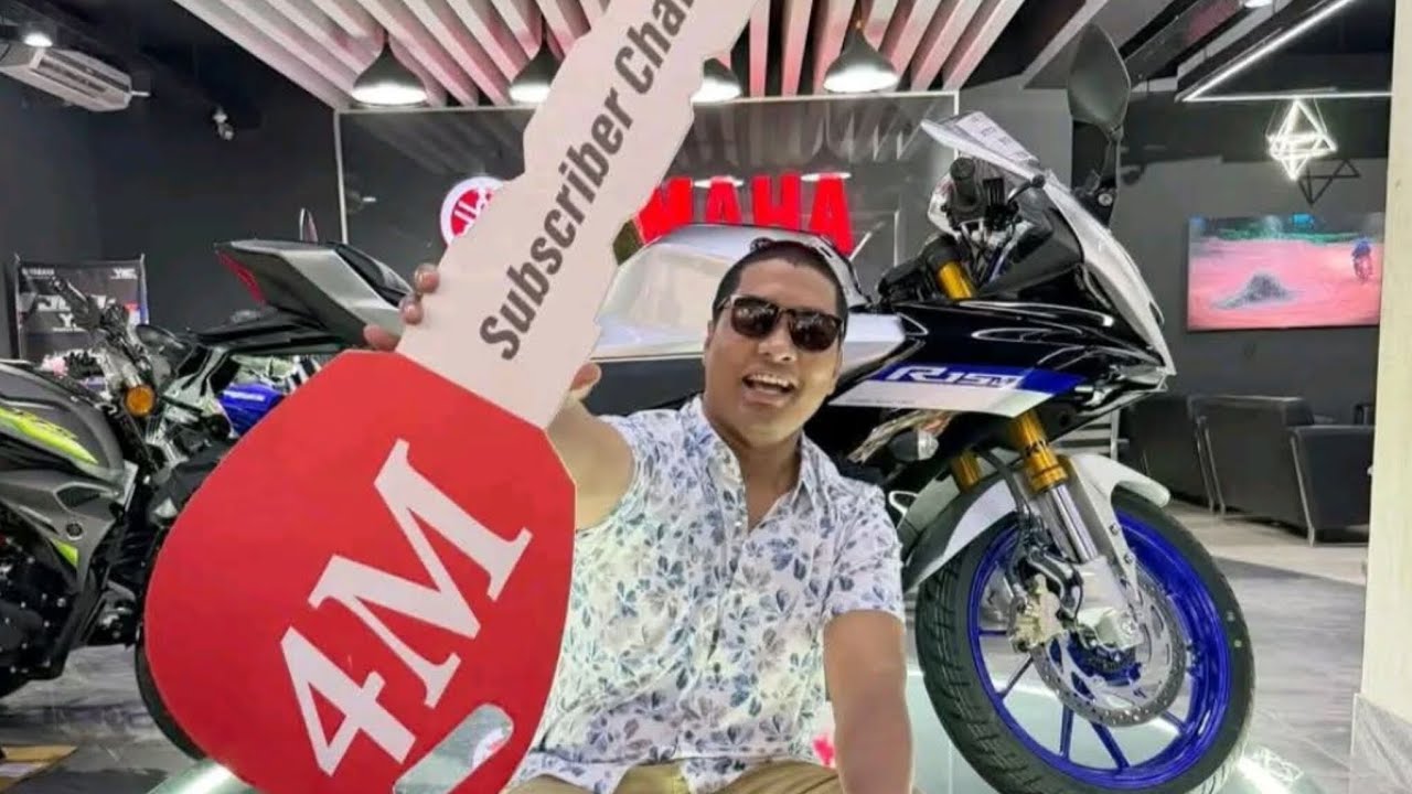 R15 বাইক যার মূল্য 6,25,000 টাকা। ফ্রি ফ্রি আপনারও বাড়িতে আসতে পারে!