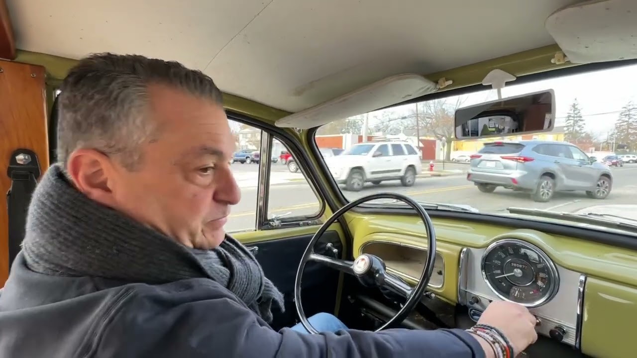 1971 Morris Minor 1000 Traveler Cold Start and Road Test