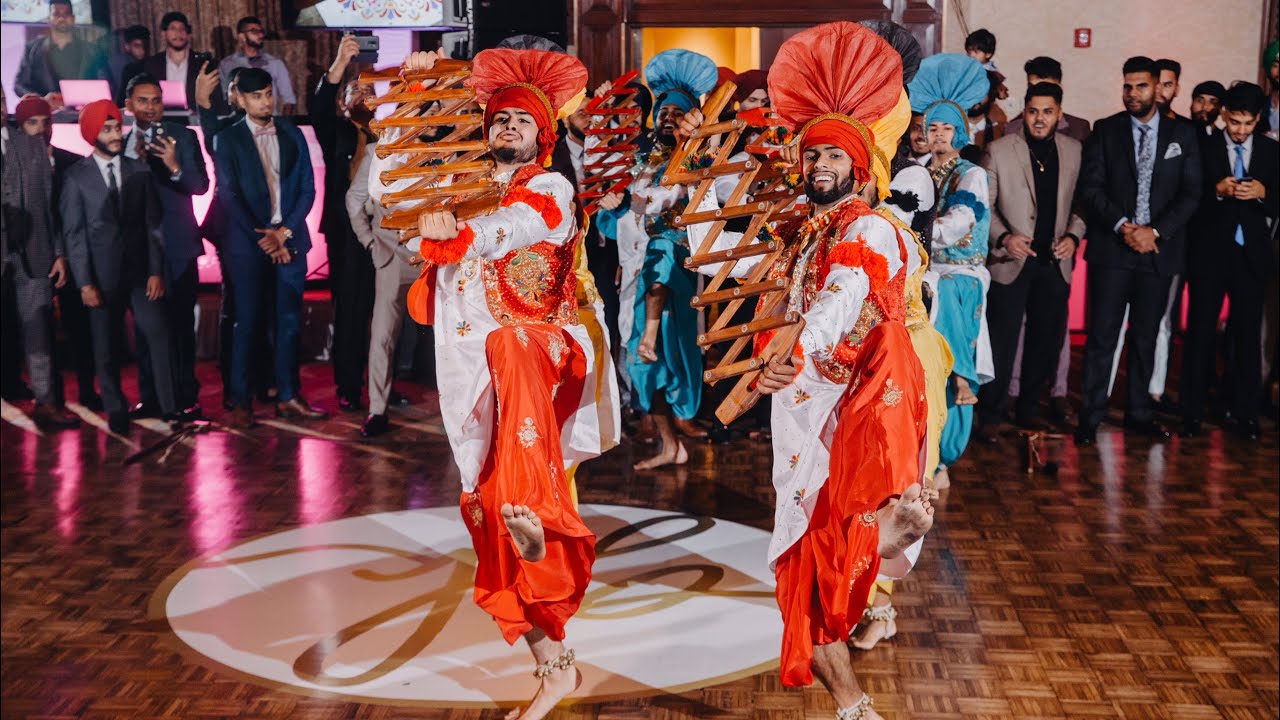Gurjit's Wedding Reception SOORMAY BHANGRA PERFORMANCE !!