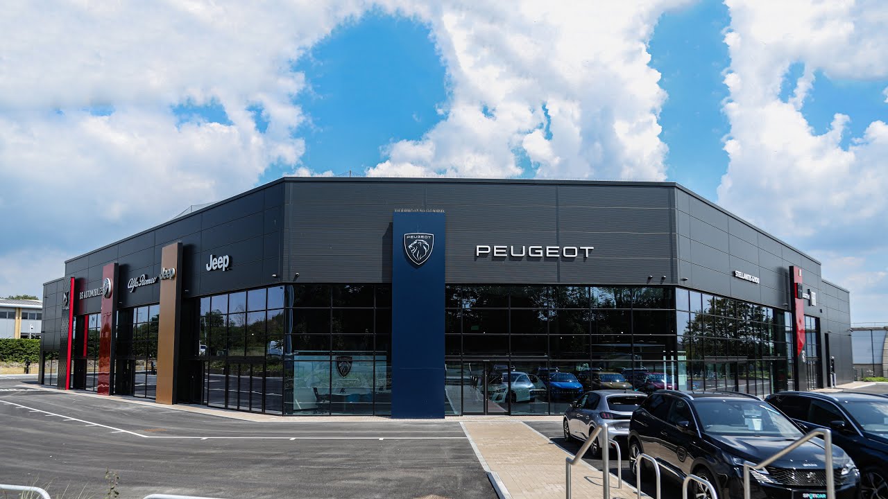 Take a virtual tour of Stellantis &You Bristol Cribbs! 🚁✨