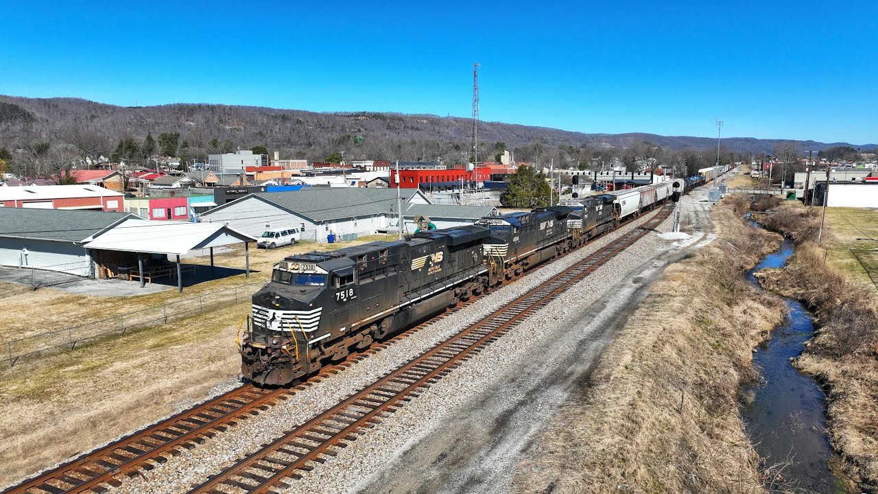 Norfolk Southern 173 rolls into Rockwood Tn for A meet 