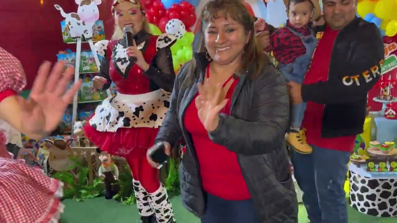 Show Infantil de la Granja de Zenón ( Cumpleaños de Dylan)