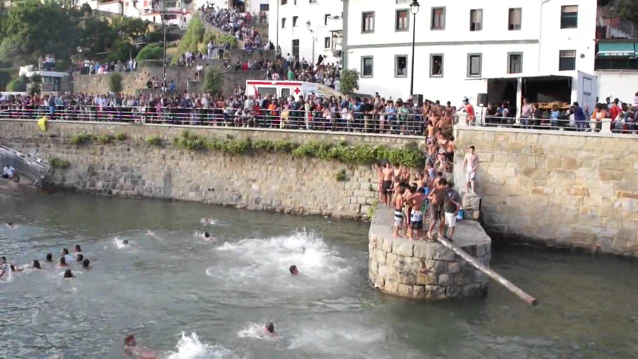 Cucaña fiestas puerto viejo (Algorta)