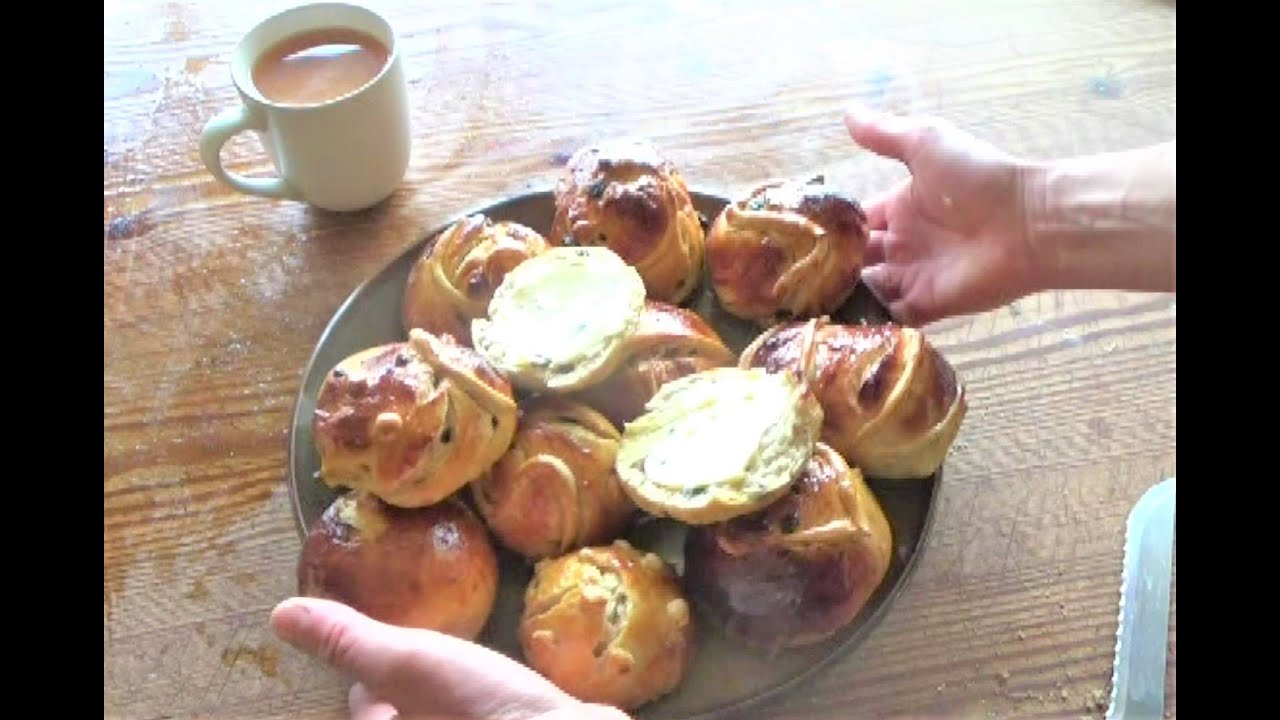 Hot Cross Buns Recipe. (Works for other decorations, too..)
