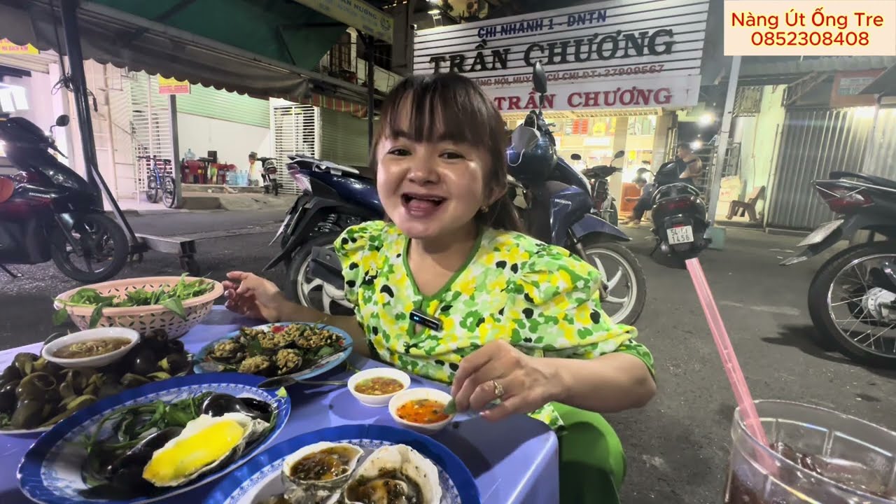 Bất Ngờ Tâm Sự về Cách Yêu Thương của Anh Mập dành cho Nàng Út Ống Tre bên quán ốc ở chợ Việt Kiều