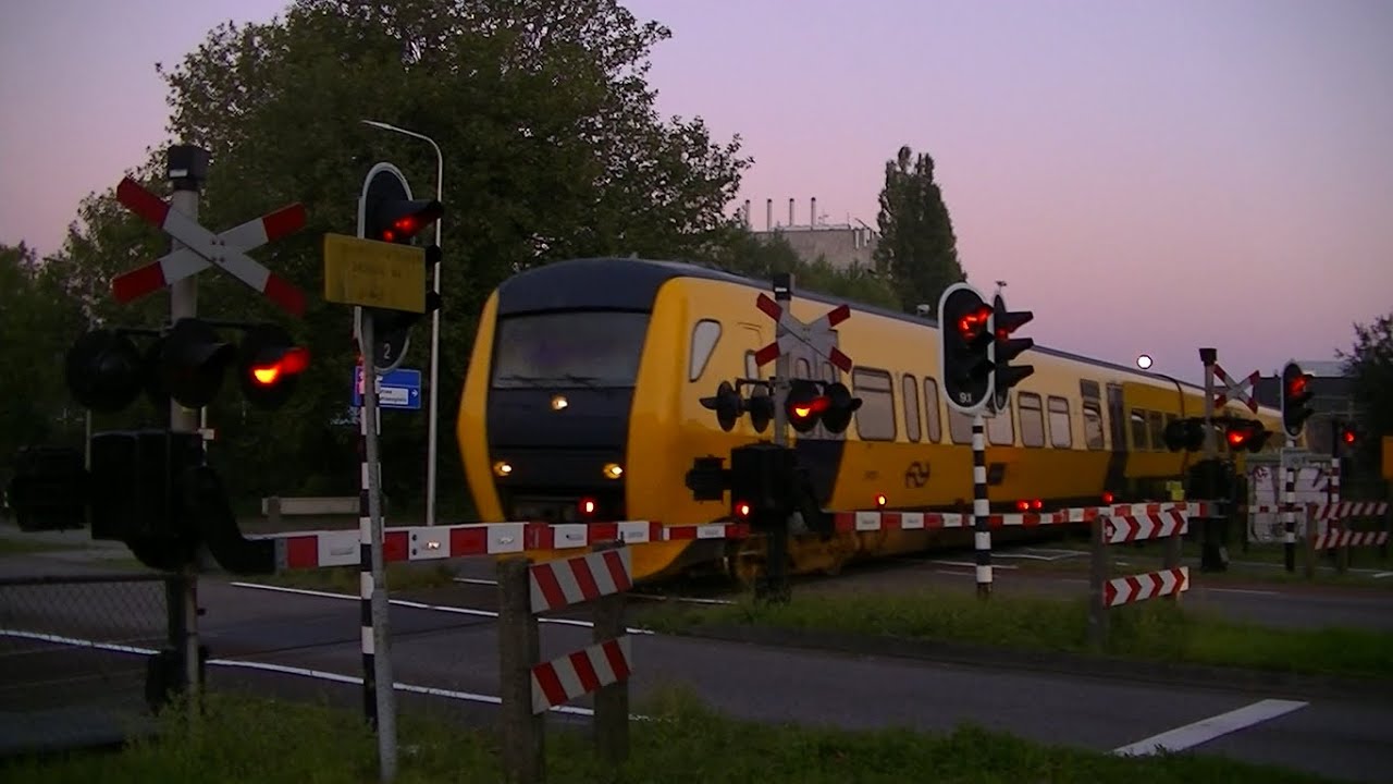 Spoorwegovergang Zwolle // Dutch railroad crossing