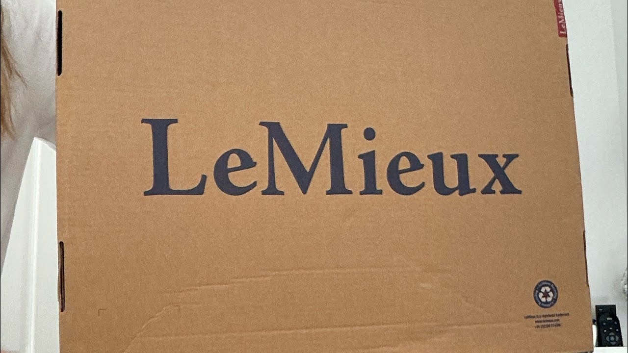 Unbox my new wellies with me!#subscribe #fypシ゚viral #preppy #wellies #unbox 