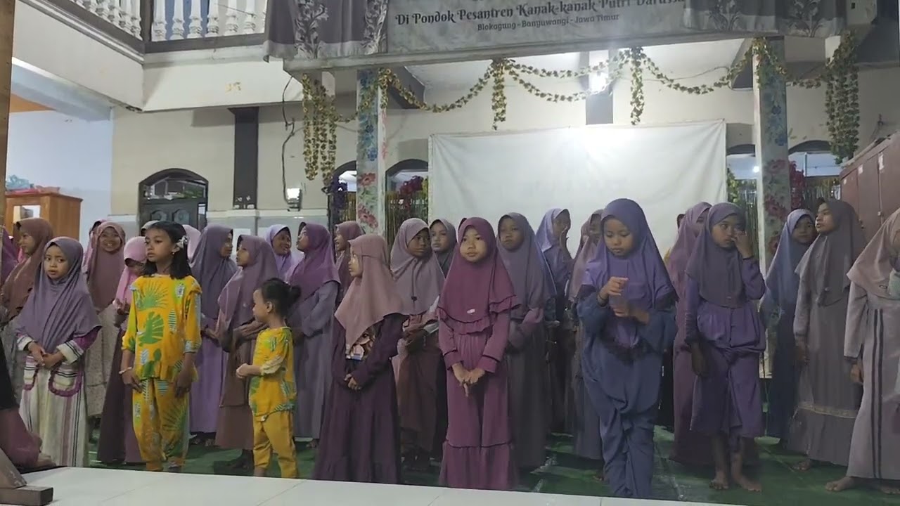 Latihan Paduan Suara Santri
