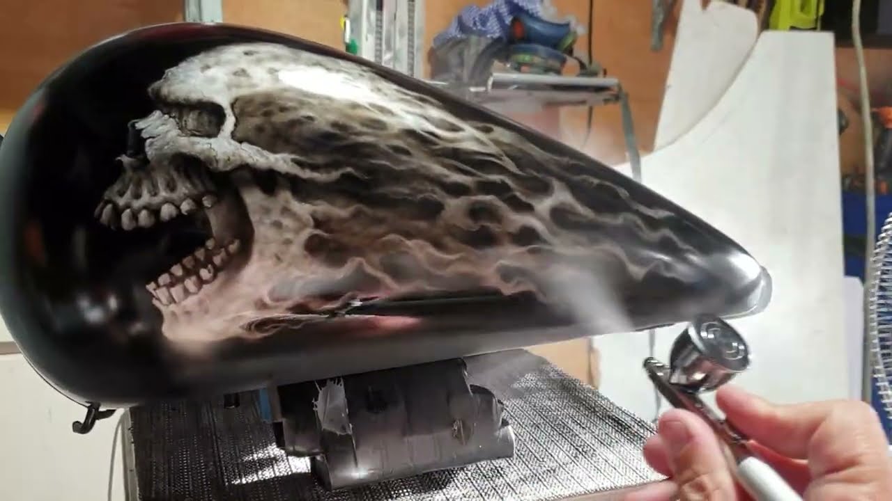 How to airbrush a Skull on a Harley tank in less than 3 minutes