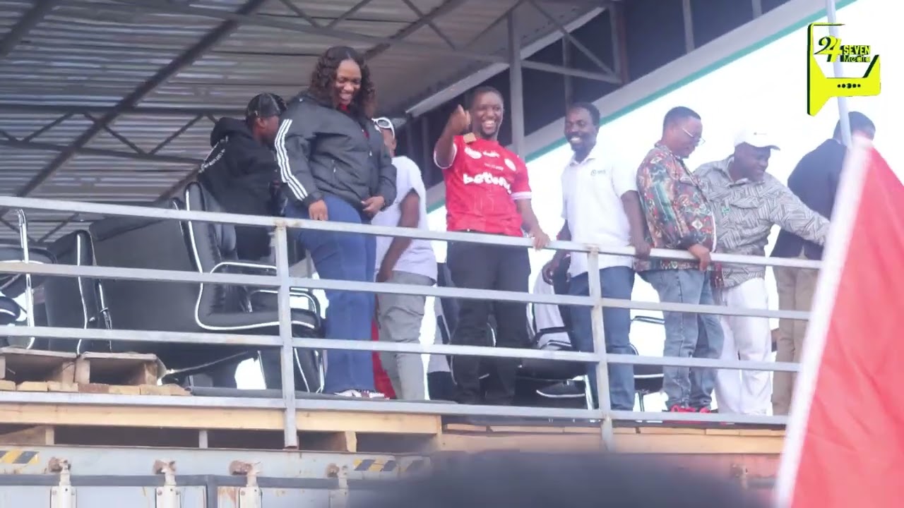 TAZAMA ALICHOKIFANYA AHMED ALLY NA MASHABIKI BAADA YA USHINDI