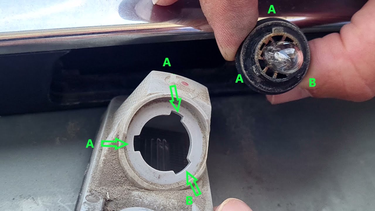 Kia Carens 2015 License Plate Replace Rear Light