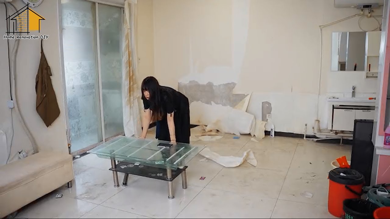 Su madre le cortó el subsidio mensual y la echó de la casa. La joven renovó su antiguo apartamento