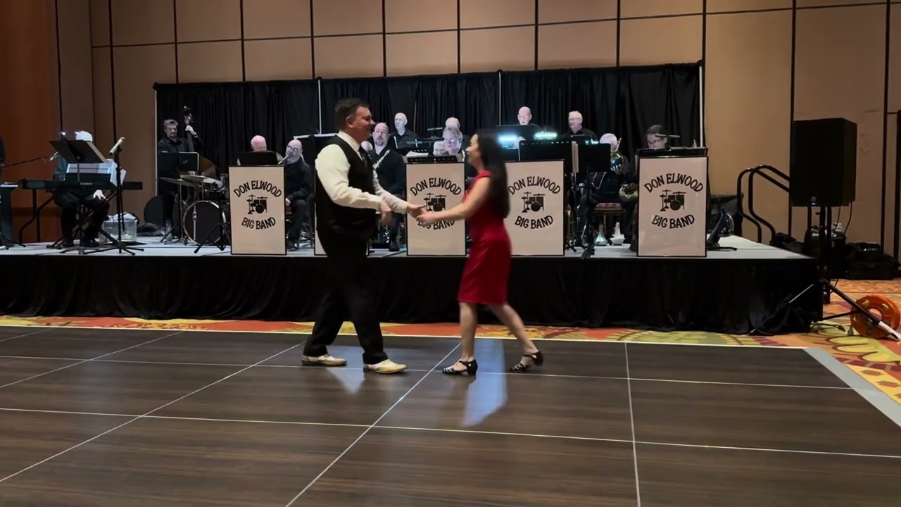 Don Elwood Band - couple dancing