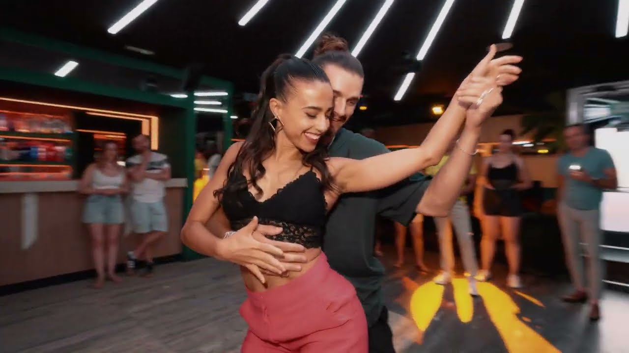 Derek y Maria /Fraimin Castle - Mia Será