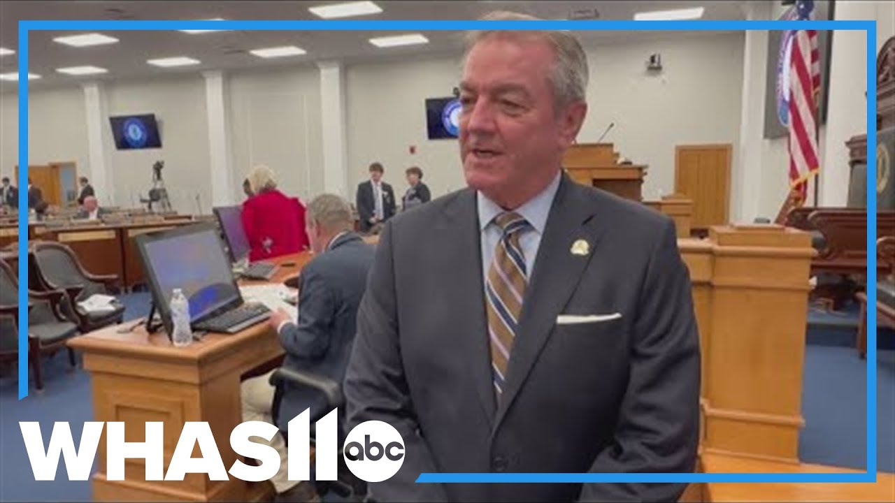 Kentucky GOP House Speaker speaks after taking mic from Thomas Massie