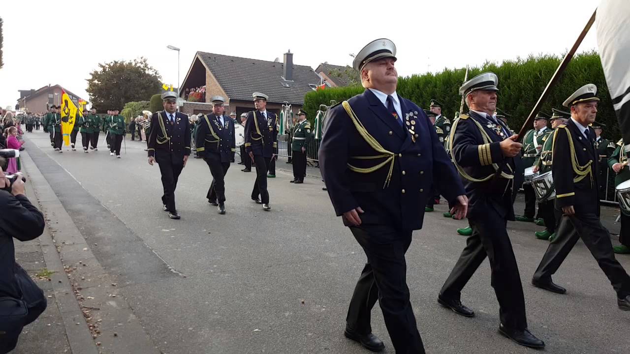 Schützenfest Elfgen - Belmen 2015 [Klompen-Parade am Montag]