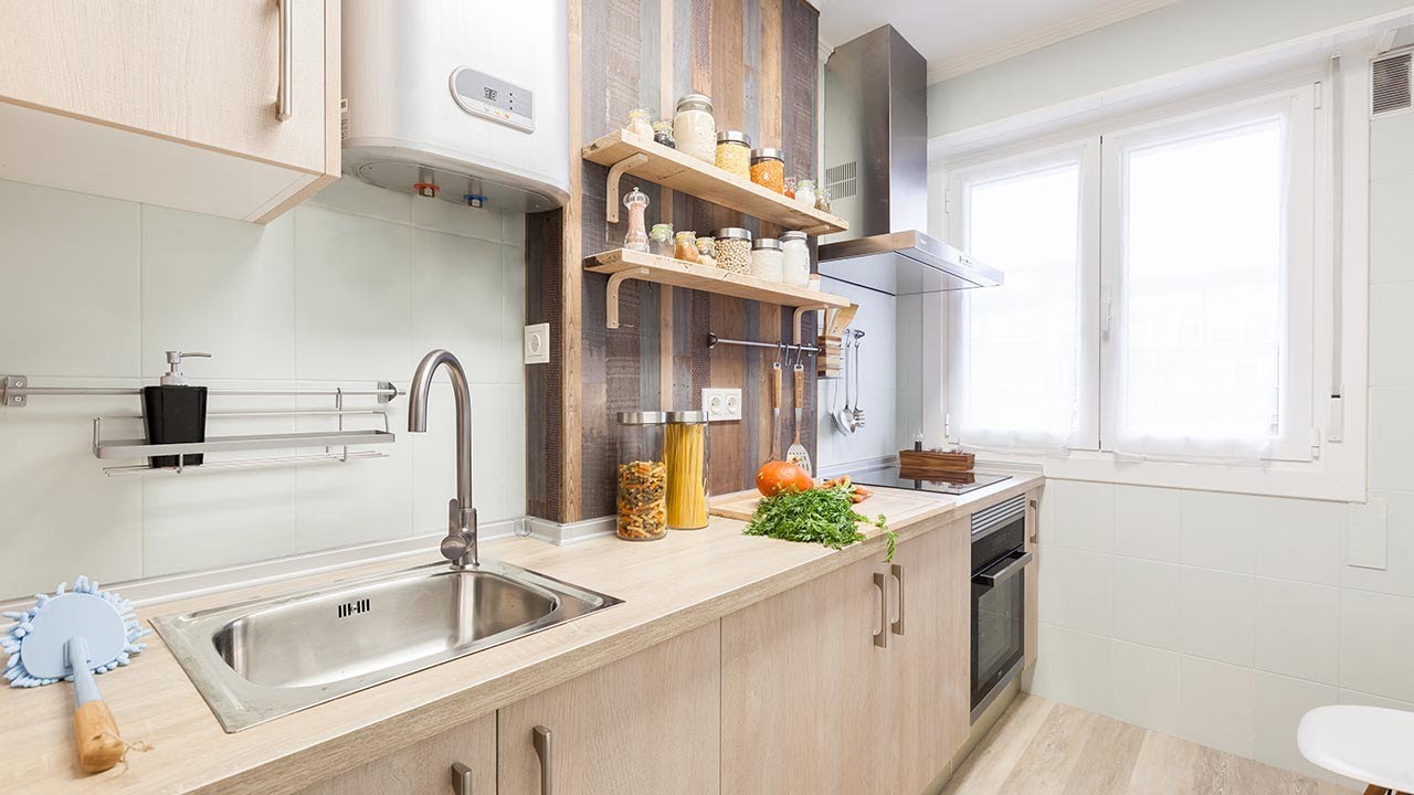 Cocina pequeña en madera y sin obra: ¡Saca el máximo partido a cada espacio!