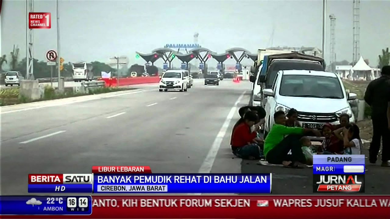 Rest Area Tol Cipali Penuh, Pemudik Rehat di Bahu Jalan