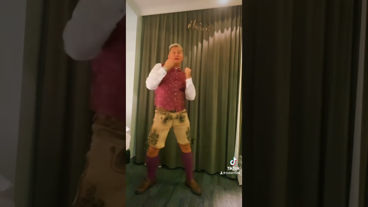 Hubert Fella ✨✨im trachten Outfit tanzt Trachten Angermaier Berlin f&uuml;r das Outfit Hofbr&auml;uhaus Berlin