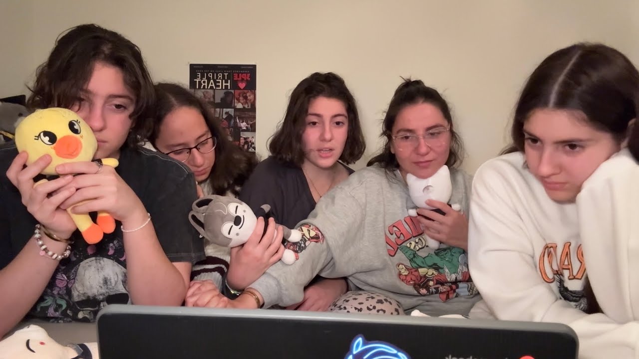 Reacting to Stray Kids “DO IT” album (Holiday)