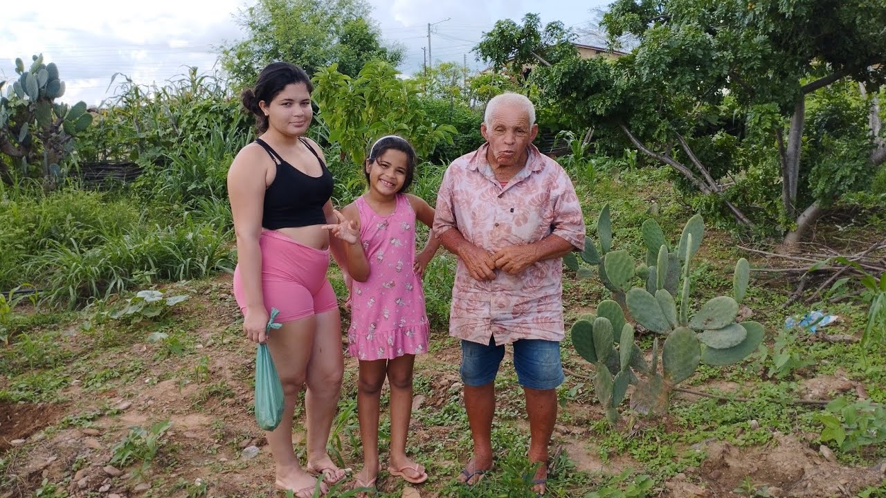 OLHA OQUE FRANCISCO ESTAVA FAZENDO HOJE NO ROÇADO AQUI NO SERTÃO PERNAMBUCANO