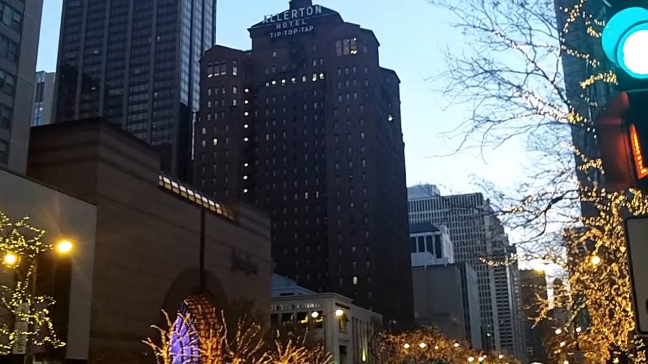 Michigan Avenue in Downtown Chicago (Nov 30, 2013)