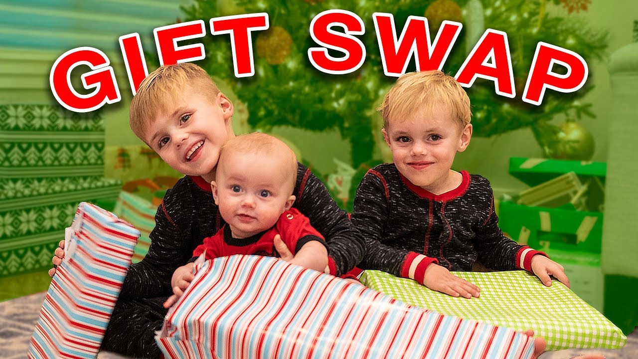 CHRISTMAS Sibling Gift Exchange! | Ellie and Jared