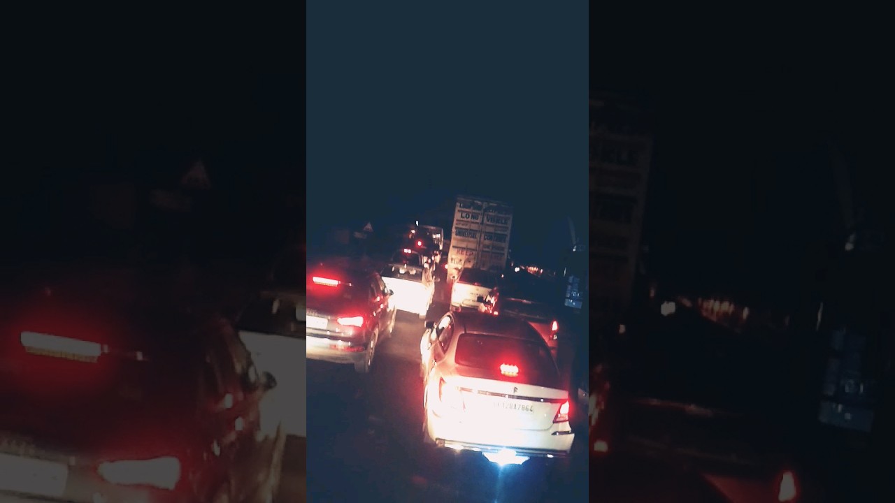 truck in traffic #shorts #youtubeshorts #truckviral #trendingshorts #punjabiblogger #travelvlogviral