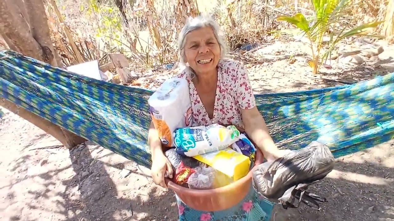 Nos encontramos esta anciana, en la calle cuando íbamos en busca de otrs persona