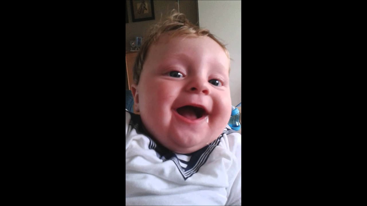 Ravi moet hard lachen