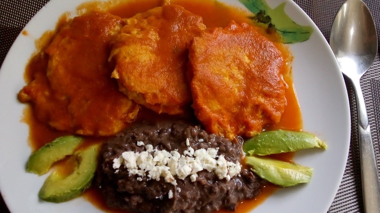 TORTITAS DE POLLO 🐔 EN SALSA DE CHILE MORITA 🌶️