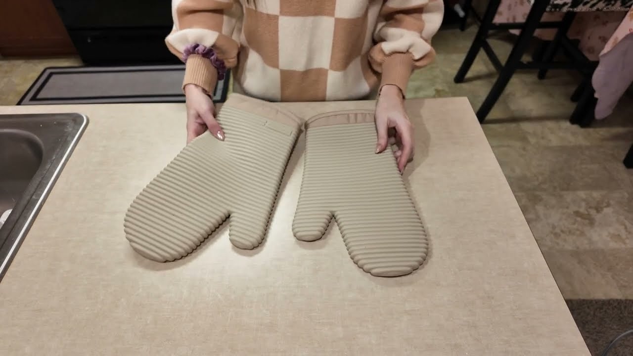 KITCHENAID Ribbed Soft Silicone Oven Mitt